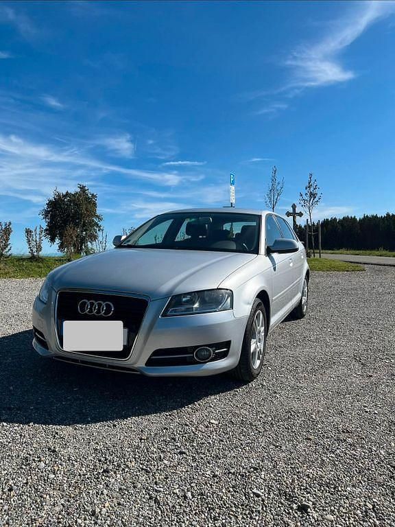Gebraucht Audi A3 Attraction 125 PS (91 kW) 2011 Silber Kleinwagen