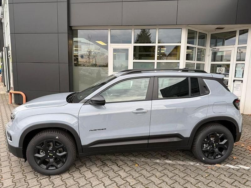 Neu Jeep Avenger 145 PS (106 kW) 2025 Grau SUV