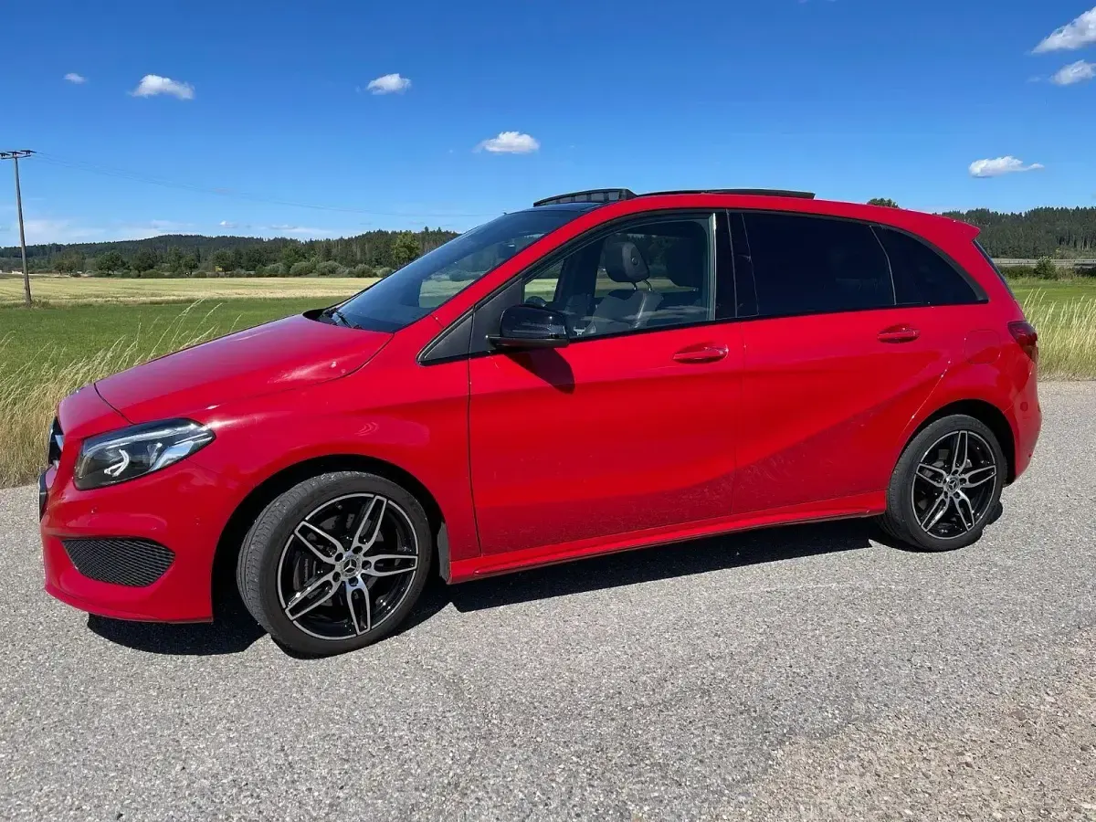 Gebraucht Mercedes B220 AMG line 177 PS (130 kW) 2018 Rot Kleinwagen