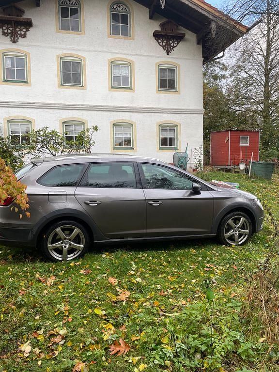 Beige Gebraucht 2016 Seat Leon X-Perience 4Drive Kombi | 12.800 € (Fairer Preis) - Bild 1/3