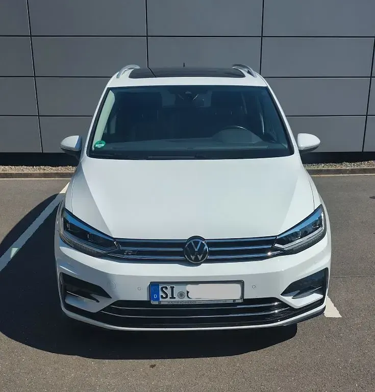 Gebraucht VW Touran Highline 150 PS (110 kW) 2022 Weiß Van / Kleinbus