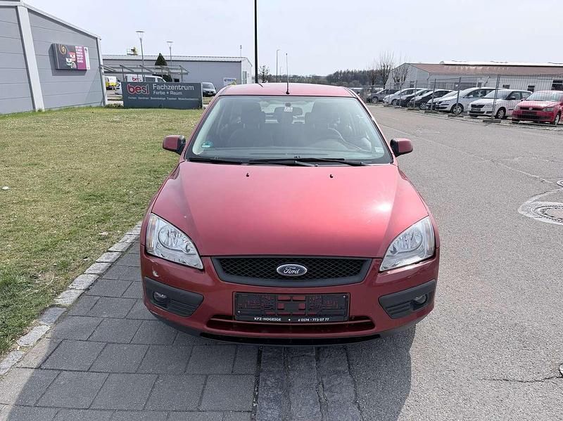 Gebraucht Ford Focus Trend 116 PS (85 kW) 2007 Ruby rouge Limousine