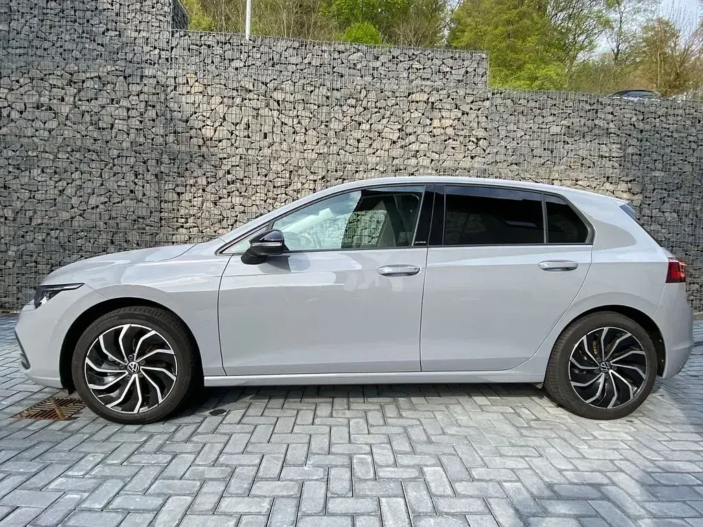 Gebraucht VW Golf VIII Active 150 PS (110 kW) 2021 Grau Limousine