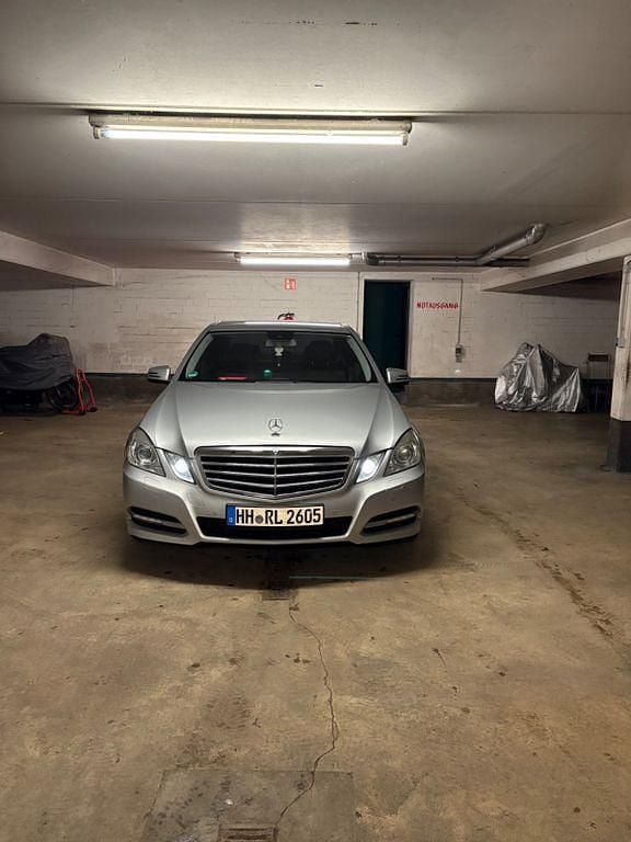Gebraucht Mercedes E250 204 PS (150 kW) 2010 Silber Coupé