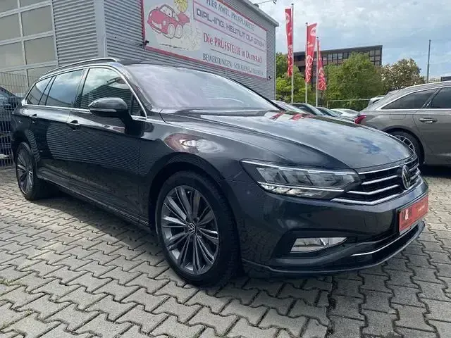 Gebraucht VW Passat Business 200 PS (147 kW) 2023 Grau Kombi