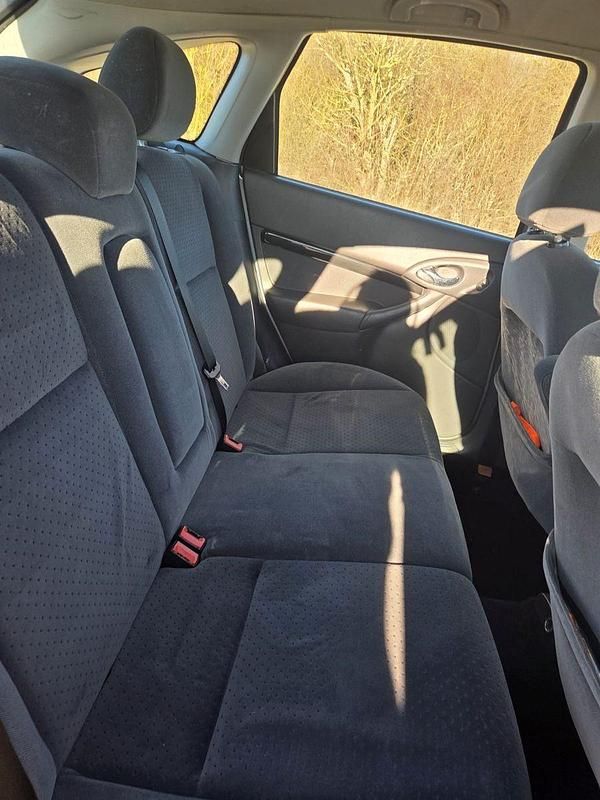 Gebraucht Ford Focus Ghia 131 PS (96 kW) 2003 Silber Kombi