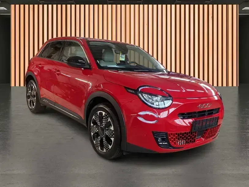 Gebraucht Fiat 600 La Prima 101 PS (74 kW) 2025 Rot rot (metallic) SUV