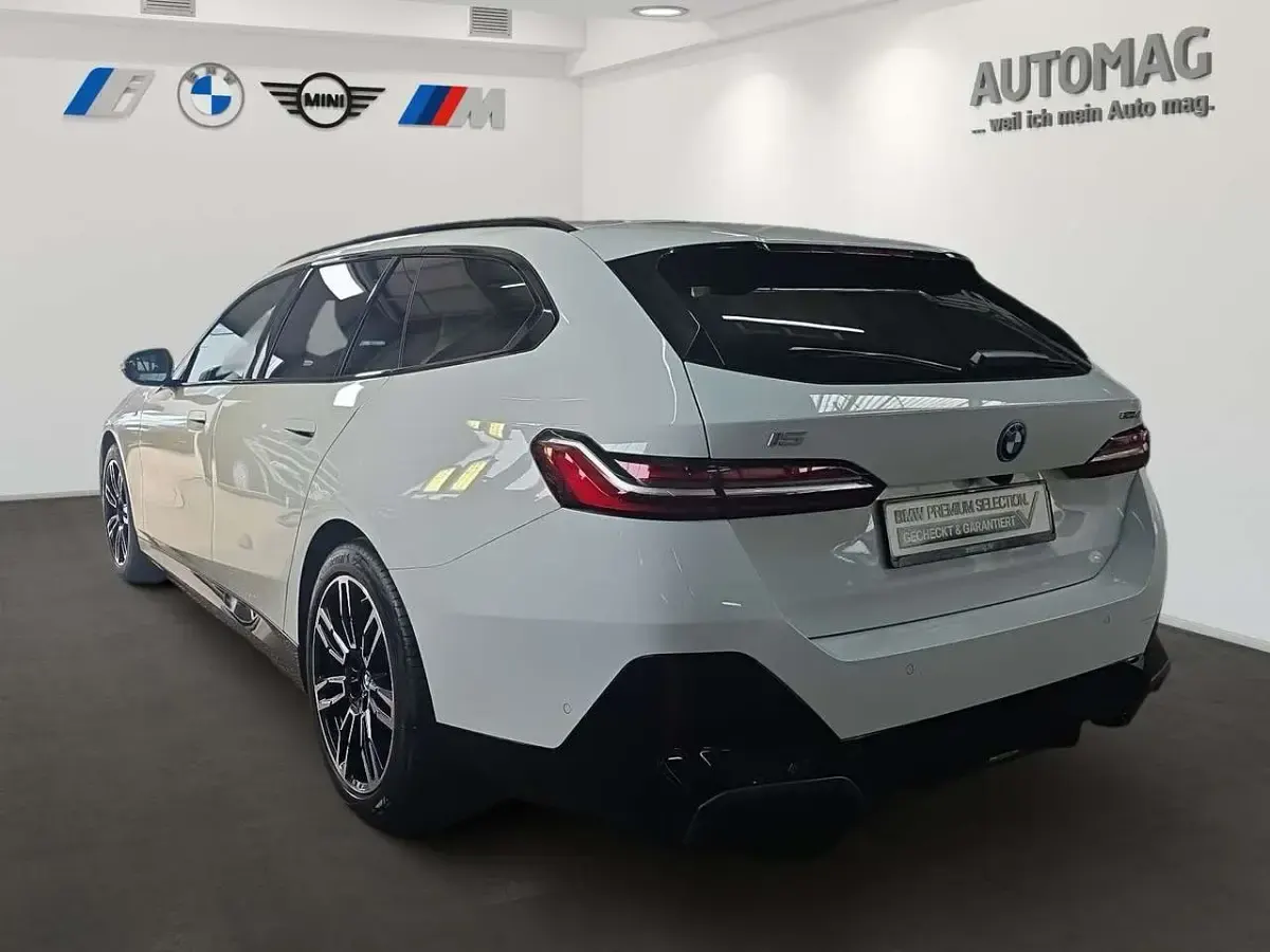 Gebraucht BMW i5 M Sport 250 kW (340 PS) 2025 Alpinweiss iii Kombi