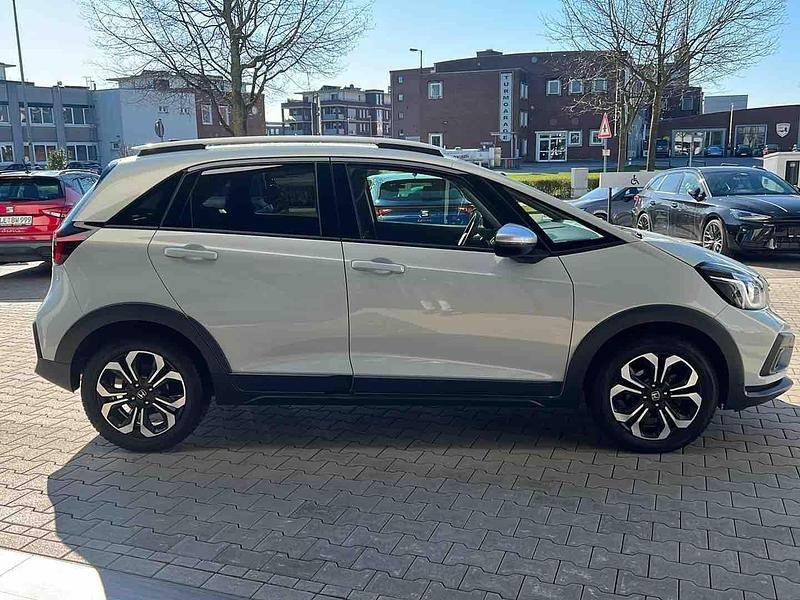 Gebraucht Honda Jazz Executive 109 PS (80 kW) 2022 Premium sunlight white Kleinwagen