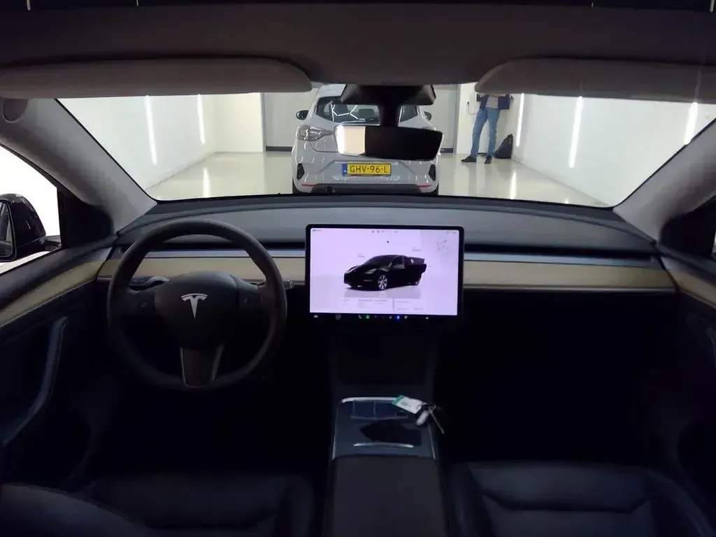 Usata Tesla Model Y Standard Range 250 kW (341 CV) 2024 Nero SUV
