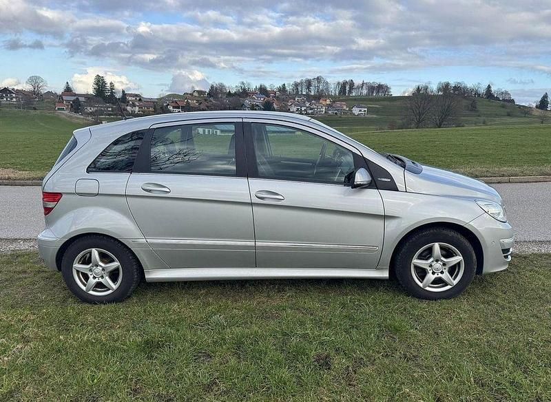 Gebraucht Mercedes B170 116 PS (85 kW) 2009 Silber Van / Kleinbus