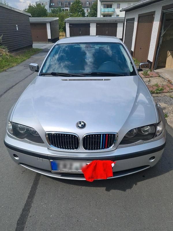 Silber Gebraucht 2002 BMW 320 M Sport Kombi | 3.800 € (Fairer Preis) - Bild 1/4