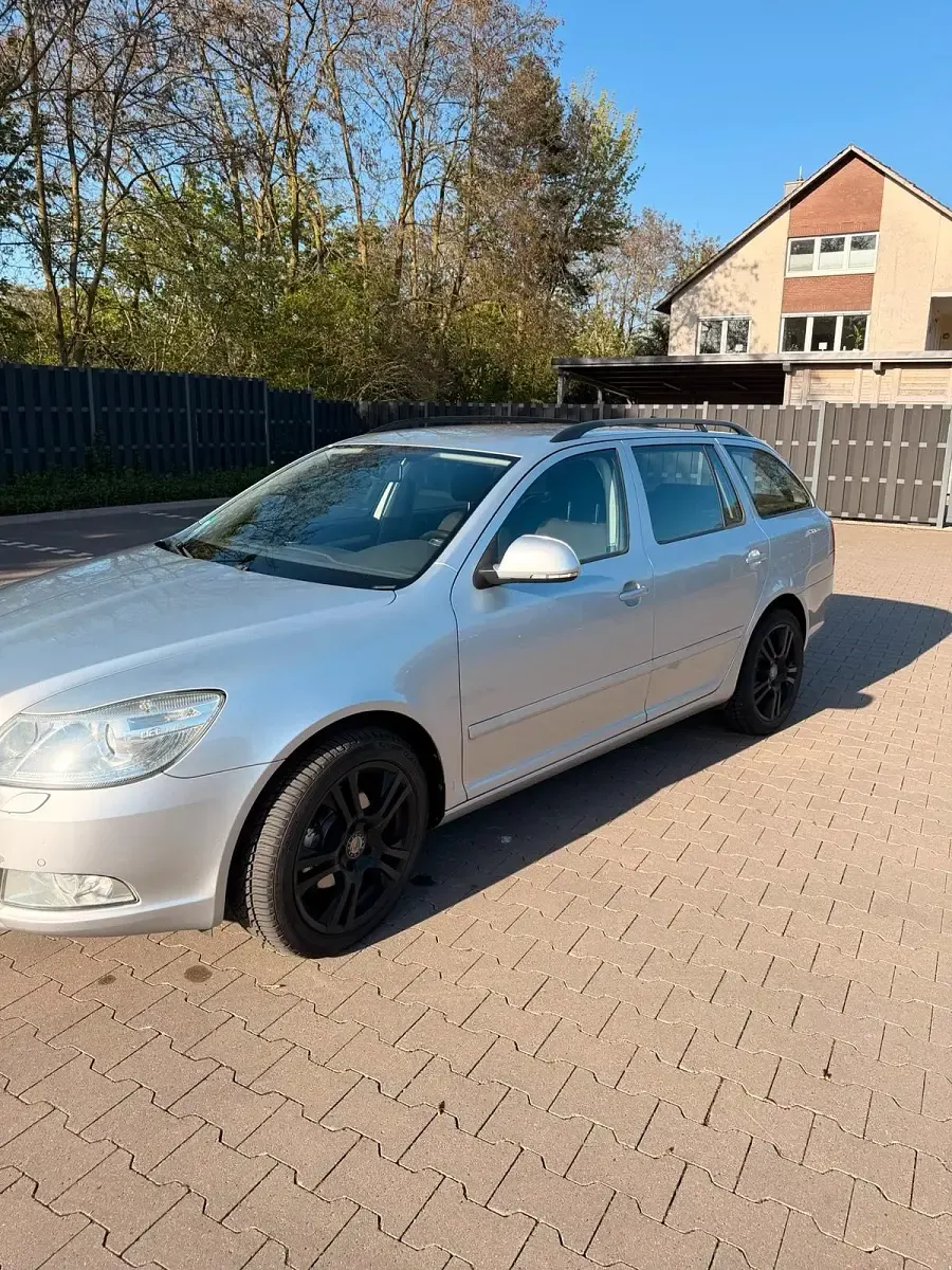 Gebraucht Skoda Octavia 140 PS (102 kW) 2012 Silber Kombi