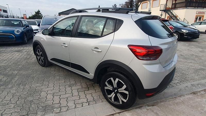 Gebraucht Dacia Sandero Expression 101 PS (74 kW) 2023 Grau SUV