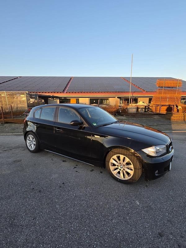 Gebraucht BMW 118 122 PS (89 kW) 2005 Schwarz Kleinwagen
