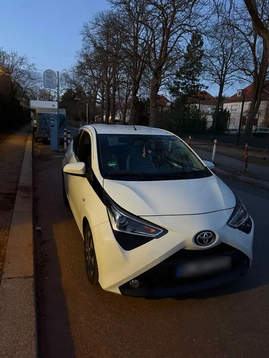 Gebraucht Toyota Aygo X-play 72 PS (52 kW) 2019 Weiß Kleinwagen