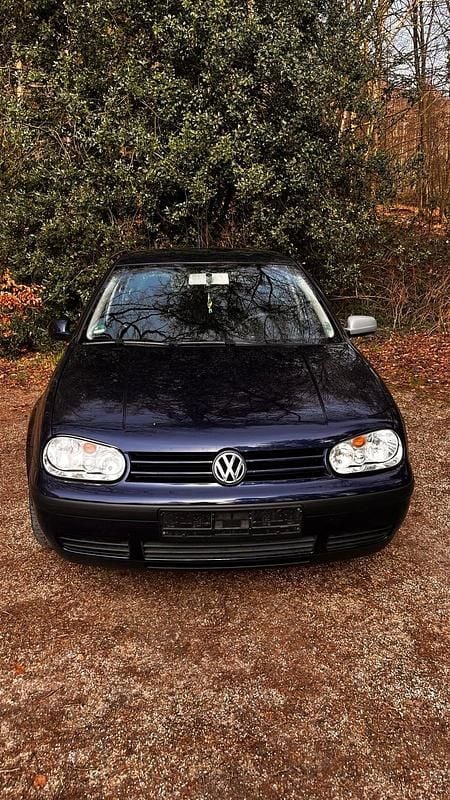 Second-hand VW Golf IV 75 CP (55 kW) 2002 Albastru Berlinǎ