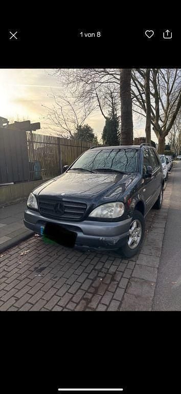 Blau Gebraucht 1999 Mercedes ML230 SUV | 3.900 € (Fairer Preis) - Bild 1/4