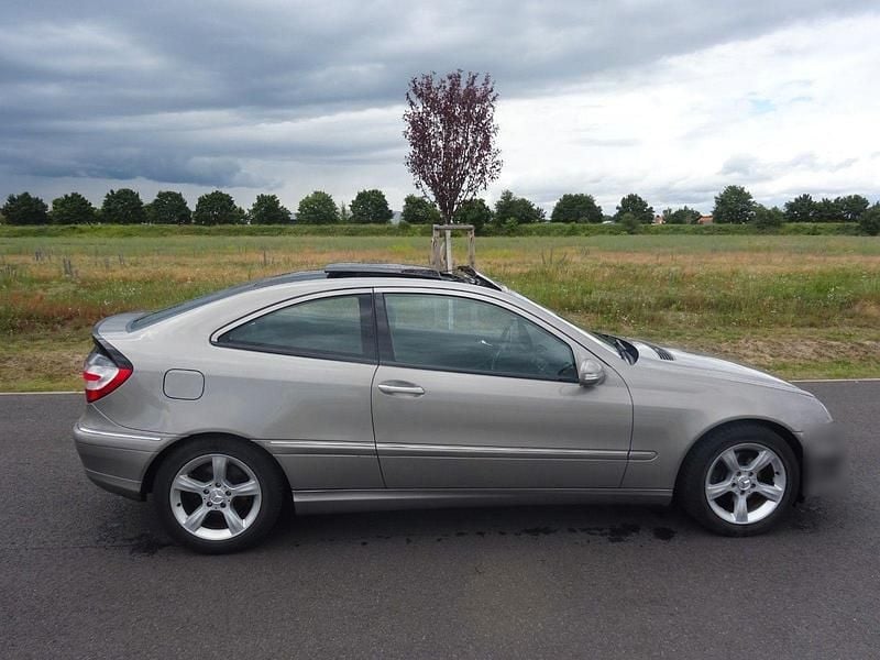 Gebraucht Mercedes C180 143 PS (105 kW) 2005 Braun Coupé