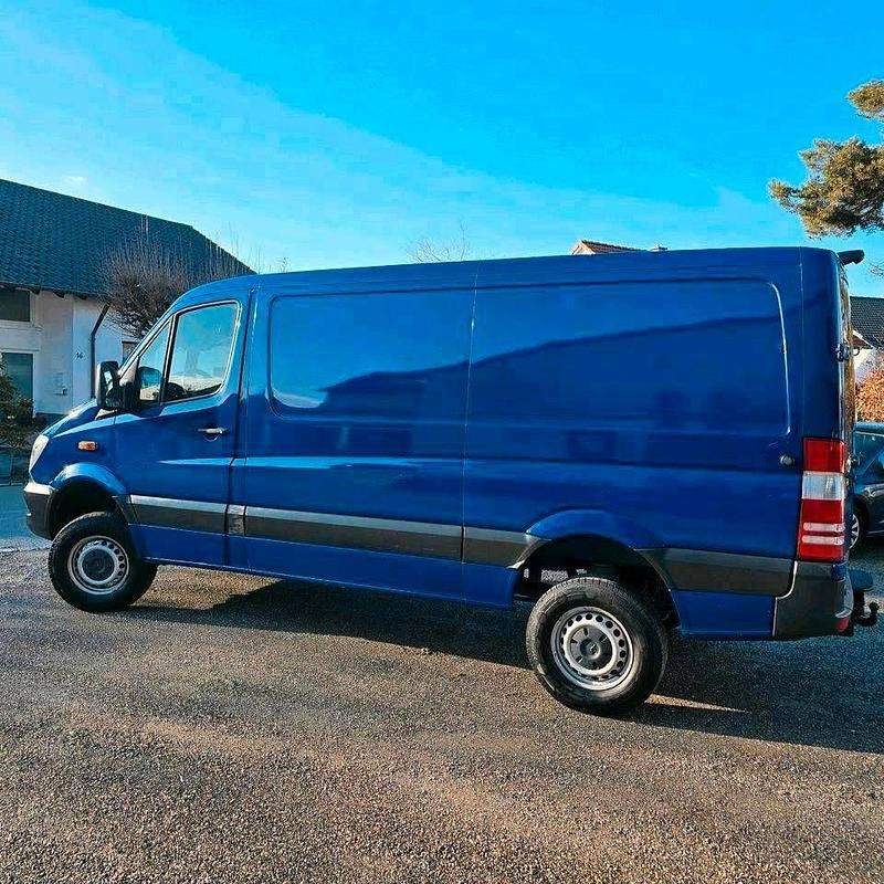 Używany Mercedes Sprinter 163 KM (119 kW) 2018 Niebieski Van