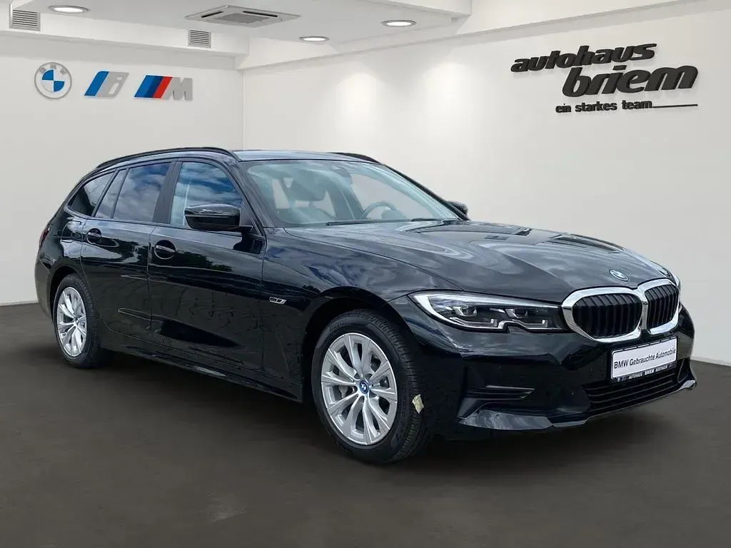 Gebraucht BMW 330e Advantage 292 PS (214 kW) 2022 Schwarz ii Kombi