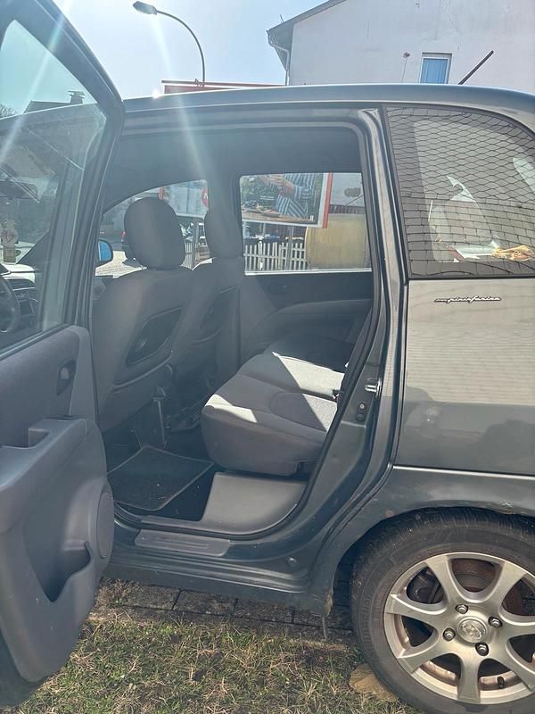 Gebraucht Hyundai Matrix 110 PS (80 kW) 2009 Grau Van / Kleinbus