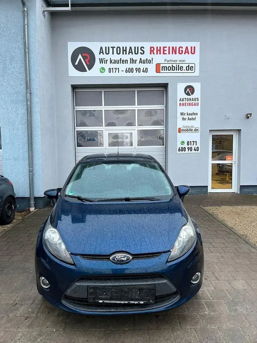 Używany Ford Fiesta Trend 82 KM (60 kW) 2011 Niebieski Hatchback