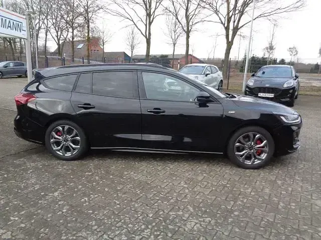 Gebraucht Ford Focus ST-Line X 125 PS (91 kW) 2023 Schwarz Limousine
