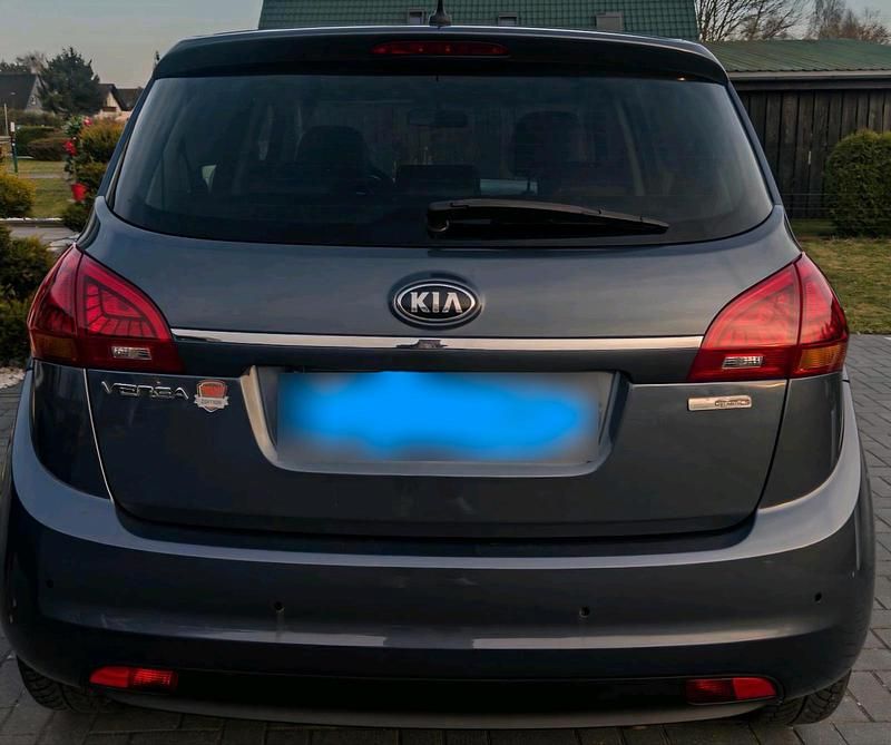 Gebraucht Kia Venga 128 PS (94 kW) 2015 Blau Kleinwagen