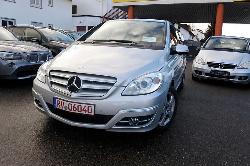 Silber Gebraucht 2009 Mercedes 170 Limousine | 4.999 € - Bild 1/4