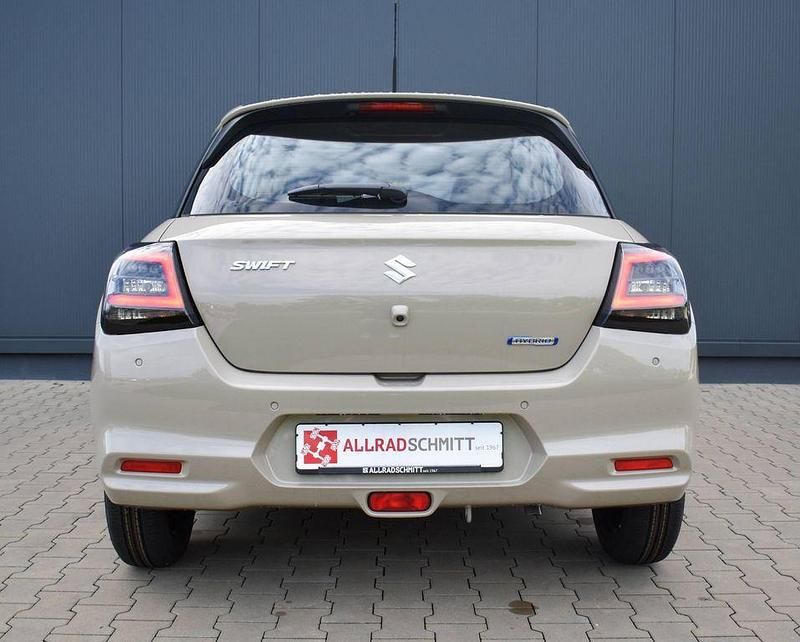 Neu Suzuki Swift Club 83 PS (61 kW) 2025 Beige (caravan ivory pearl) Kleinwagen