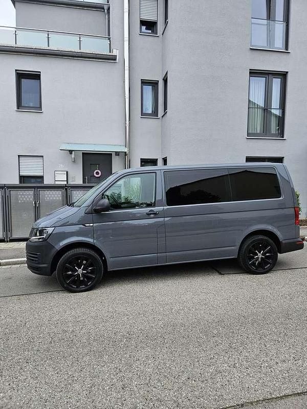 Gebraucht VW Caravelle 150 PS (110 kW) 2018 Grau Van / Kleinbus
