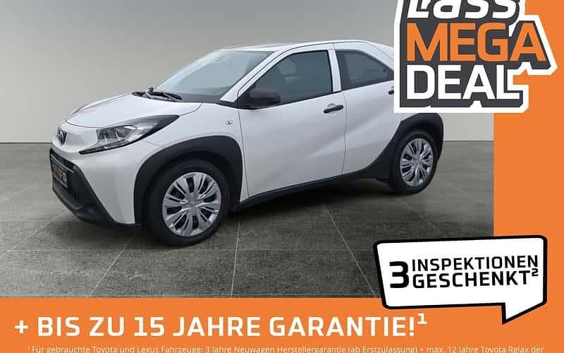 Schneeweiß Gebraucht 2022 Toyota Aygo Kleinwagen | 11.980 € (Superpreis) - Bild 1/4