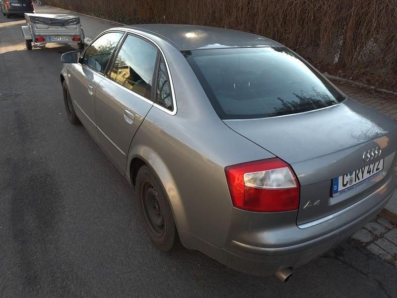 Grau Gebraucht 2004 Audi A4 Limousine | 2.999 € (Fairer Preis) - Bild 1/4