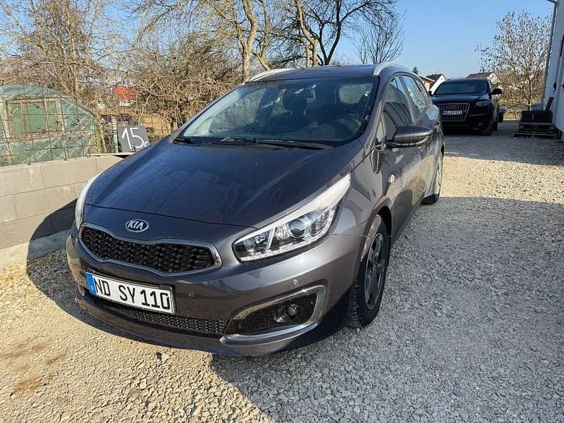 Grau Gebraucht 2016 Kia Ceed Sportswagon Vision Kombi | 9.490 € (Guter Preis) - Bild 1/4