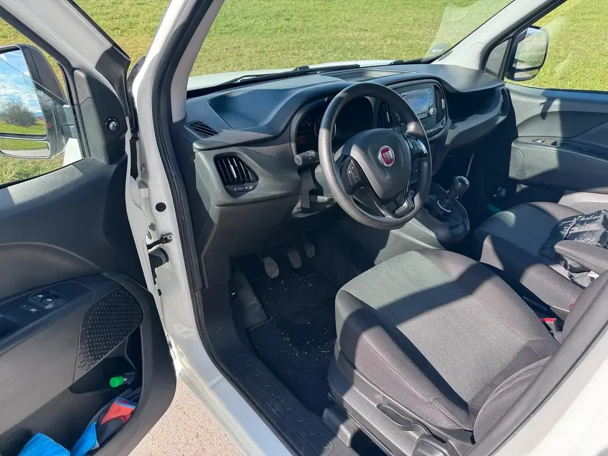 Gebraucht Fiat Doblò 100 PS (73 kW) 2016 Weiß Van / Kleinbus