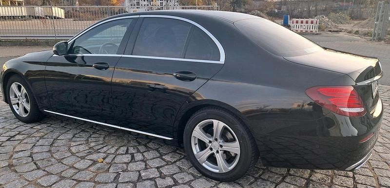Gebraucht Mercedes E220 194 PS (142 kW) 2016 Schwarz Limousine