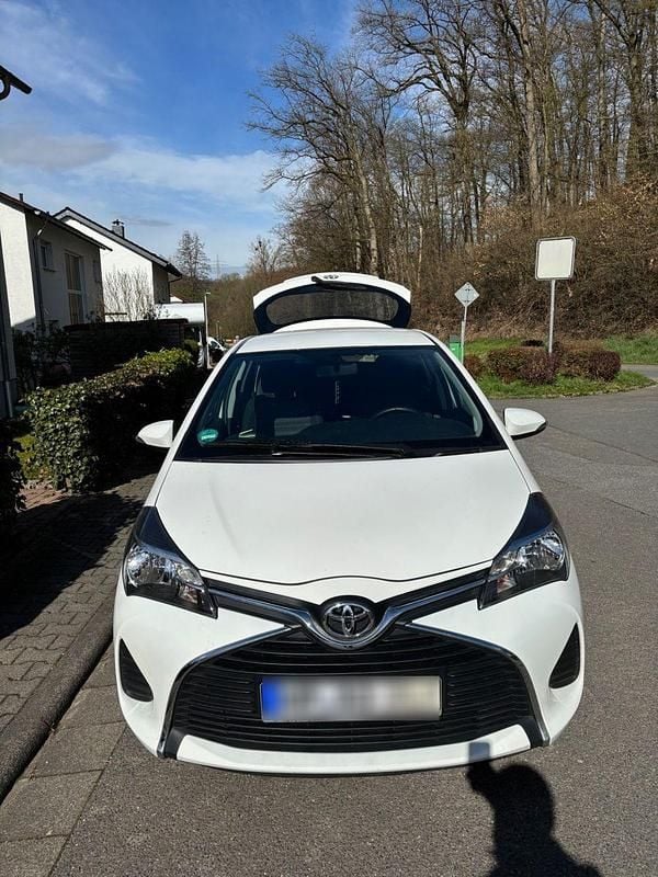 Gebraucht Toyota Yaris 69 PS (50 kW) 2016 Weiß Kleinwagen