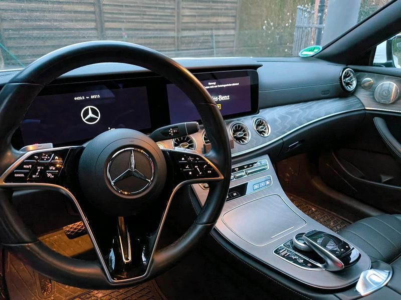 Gebraucht Mercedes E220 194 PS (142 kW) 2021 Weiß Cabrio