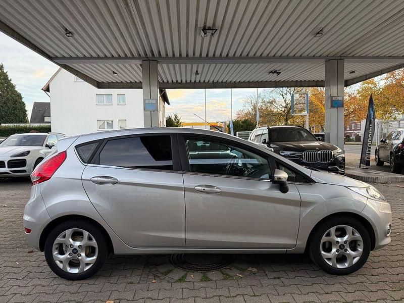Gebraucht Ford Fiesta Titanium 120 PS (88 kW) 2009 Silber Limousine