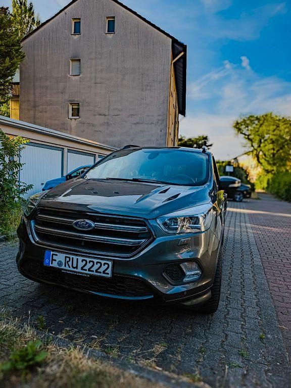 Gebraucht Ford Kuga ST-Line 179 PS (131 kW) 2018 Grau SUV