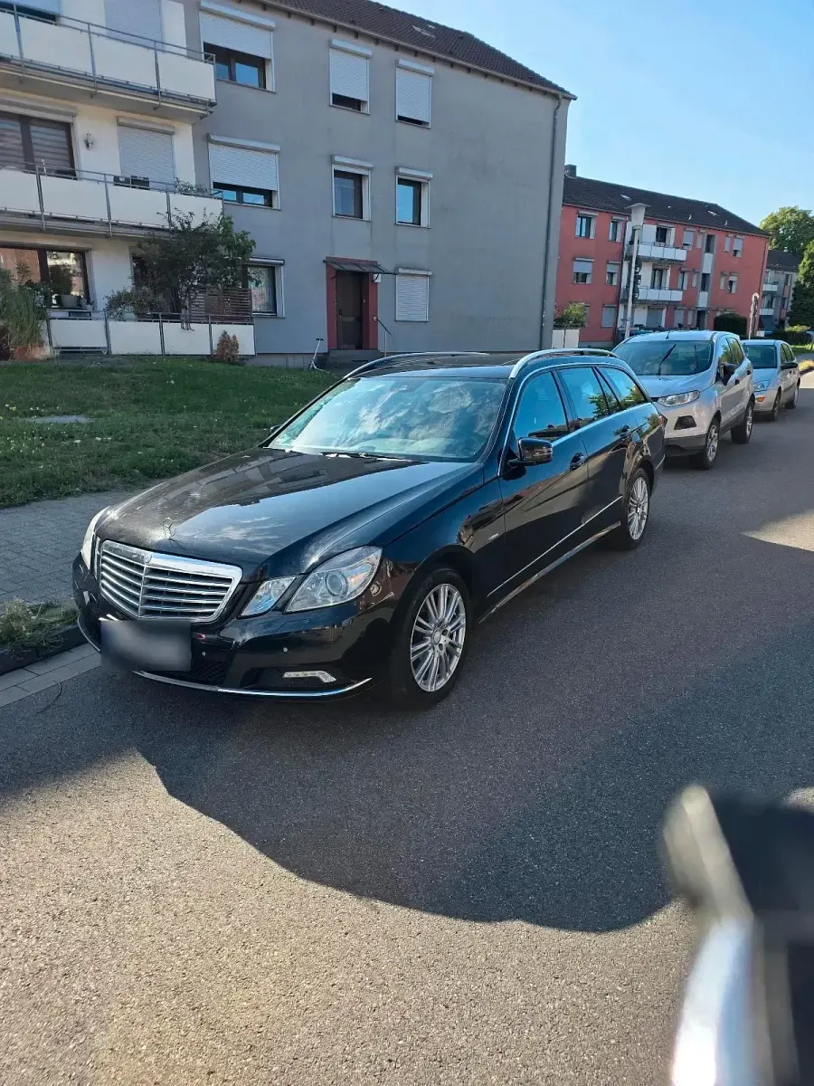 Gebraucht Mercedes E250 204 PS (150 kW) 2010 Schwarz Kombi