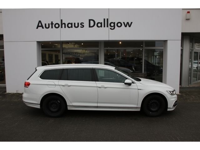Gebraucht VW Passat Comfortline 190 PS (139 kW) 2018 Pure white Kombi
