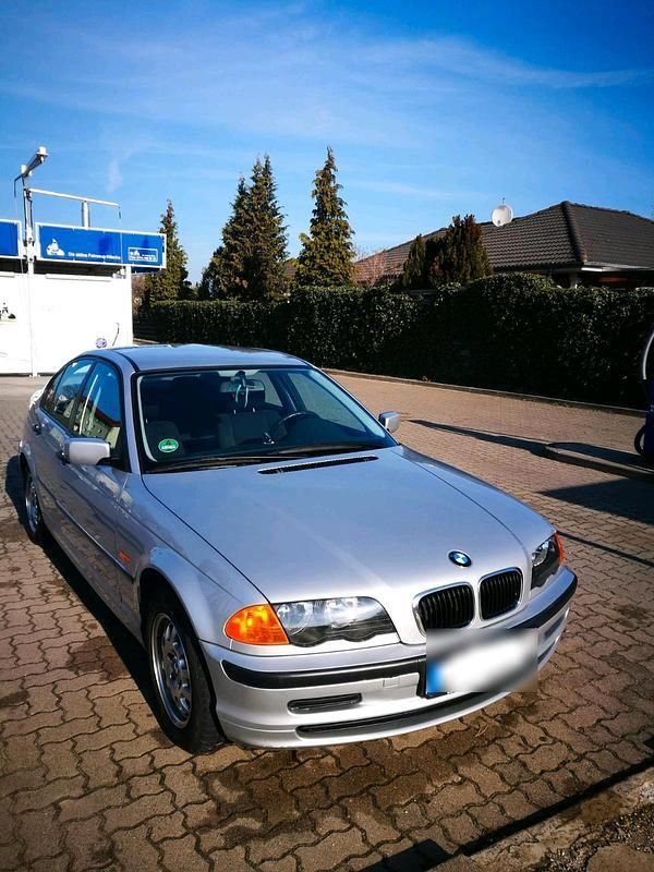 Silber Gebraucht 1999 BMW 318 Limousine | 3.000 € - Bild 1/4