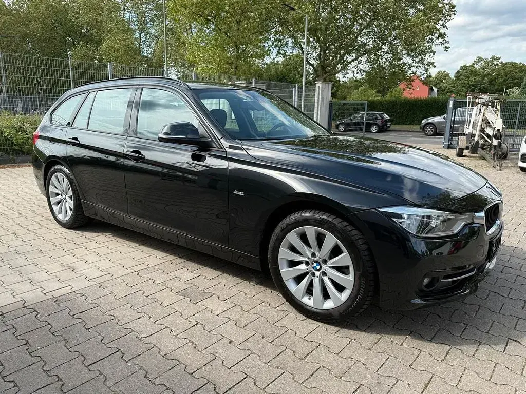 Gebraucht BMW 330 Sport Line 258 PS (189 kW) 2016 Schwarz Limousine