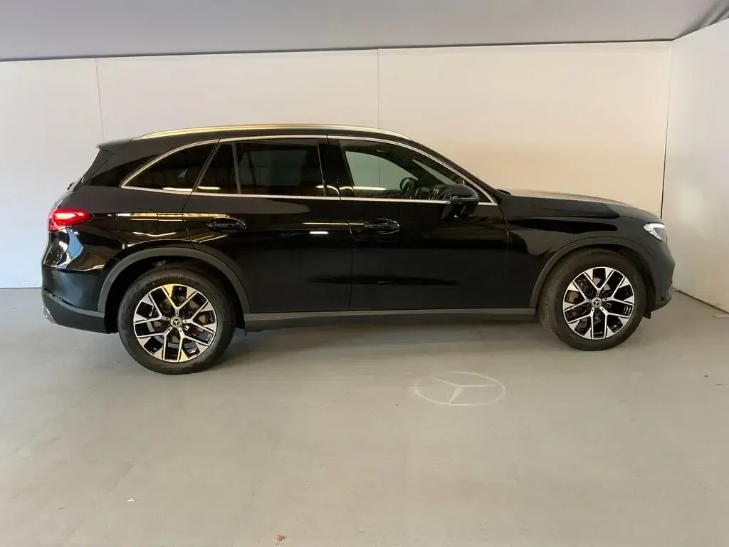 Gebraucht Mercedes GLC200 Avantgarde 163 PS (119 kW) 2025 Metalliclack obsidianschwarz SUV