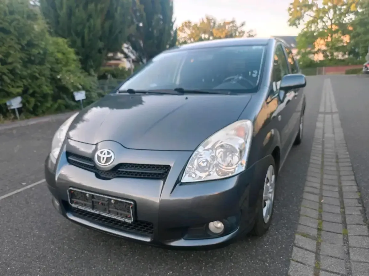 Gebraucht Toyota Corolla Verso 129 PS (94 kW) 2008 Grau Van / Kleinbus