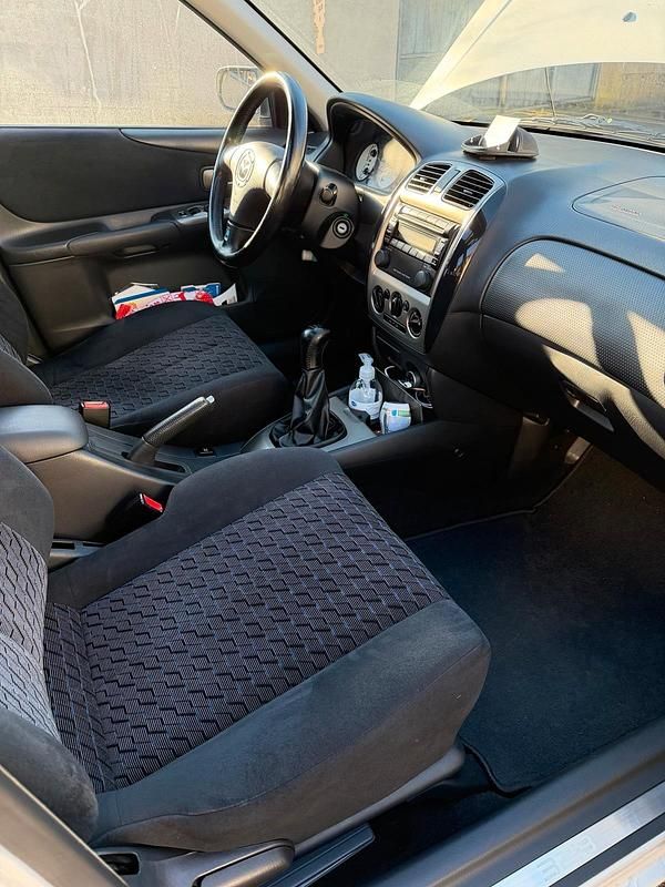 Gebraucht Mazda 323F 98 PS (72 kW) 2001 Silber Limousine