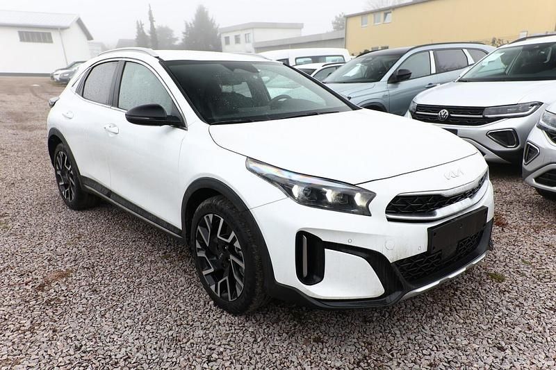 Neu Kia XCeed 179 PS (131 kW) 2026 Deluxeweiß metallic SUV