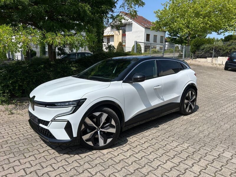 Gletscherweiss Gebraucht 2024 Renault Mégane Techno Limousine | 26.980 € - Bild 1/4